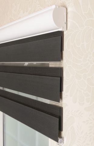 Ceiling- / wall-mounted cassette blinds